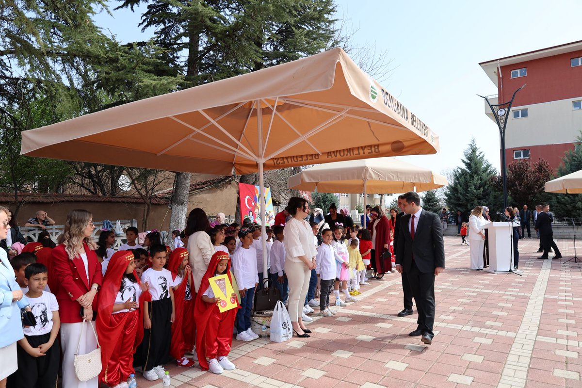 Kaymakamımız Sn. İsmail ŞANAL, Belediye Başkanı Sn. Hakan KARABACAK, Cumhuriyet Savcısı Sn. Mehmet YILMAZ, Hakim Sn. Muhammed Abdullah SAZAK 23 Nisan Ulusal Egemenlik ve Çocuk Bayramı kutlama etkinlikleri programına katılarak öğrencilerin ve halkın bayramını kutladı.