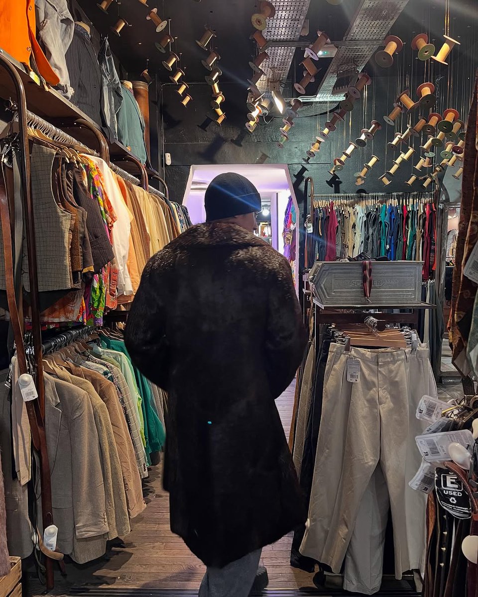 souffleuer's tweet image. #posts: some of our winter shopping sprees from my gallery. he won&apos;t stop making me giggle, so look at how the photo turned out. grr. he&apos;s so &amp;gt;.&amp;lt; !!