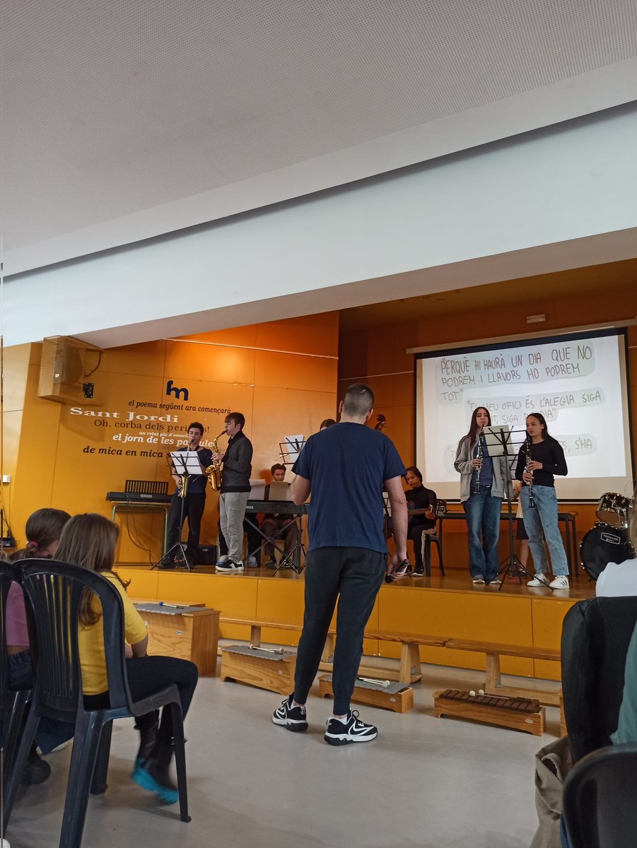📢44è Concurs literari de Sant Jordi de l'Institut Narcís Monturiol🌹📚

✔️L'originalitat d'aquest certamen és que és obert a la participació de les escoles del barri 🔄🌀🔝