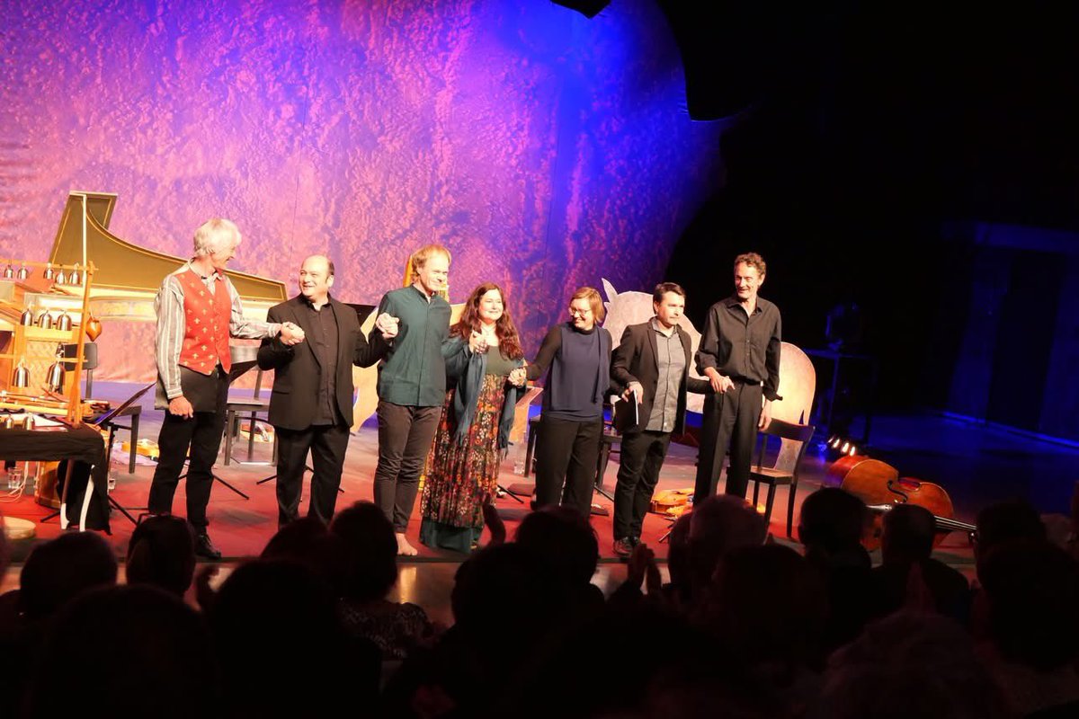 HirundoM's tweet photo. Eine wunderschöne Erinnerung von diese Ostern 🌹vielen Dank an Mathis Huber, Irmgard Heschl, Claudia Tschida, Thomas Höft und an das tolle Publikum von Styriarte &amp; Co. 🙏🏼
Arianna, Petter, Ian Harrison, Heidi, Marco Vitale, Miquel Àngel Cordero und Michael Metzler 🎶 https://t.co/2gykK3JSM0