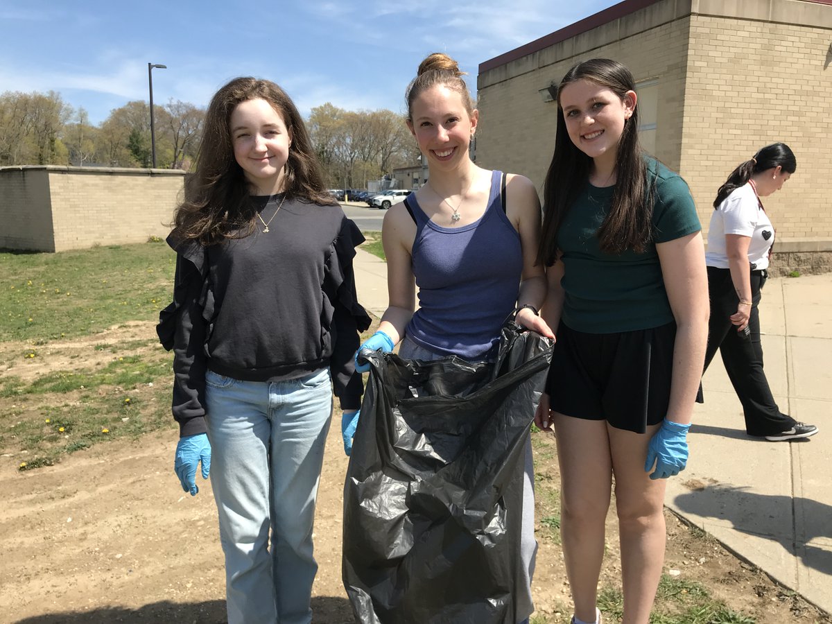 Great Hollow students doing their part to keep the planet clean on Earth Day!