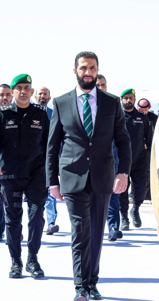 شوكة في حلوق المتأيرنين والمحرضين دُعاة الدَم والحُروب.

كره المنافقين ما بيزيدنا إلا إحترام ودعم 🙌🏻💚