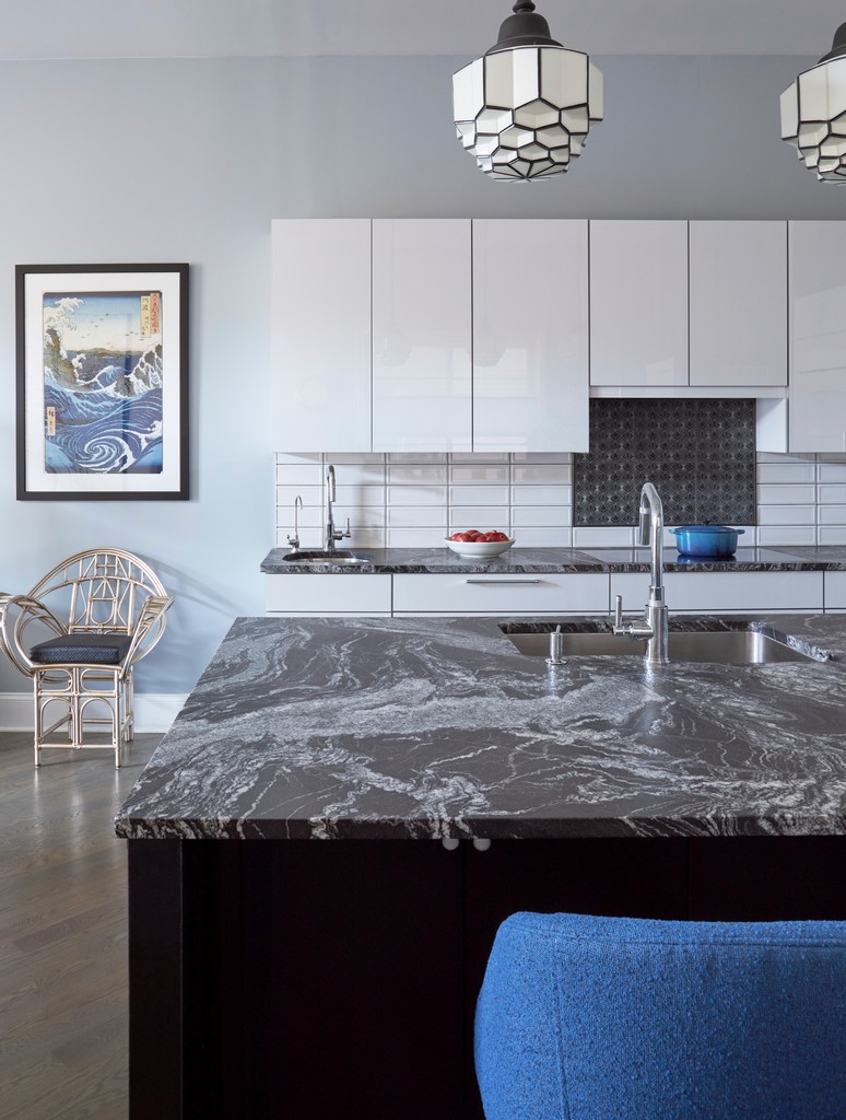 KDPartners's tweet image. Sleek, glossy white perimeter cabinetry and contrasting black island cabinetry are brought together with a beautiful selection of black and white countertop in a truly unique contemporary design. #contemporarydesign #customkitchen #kitchendesign

Photo #michaelakaskel