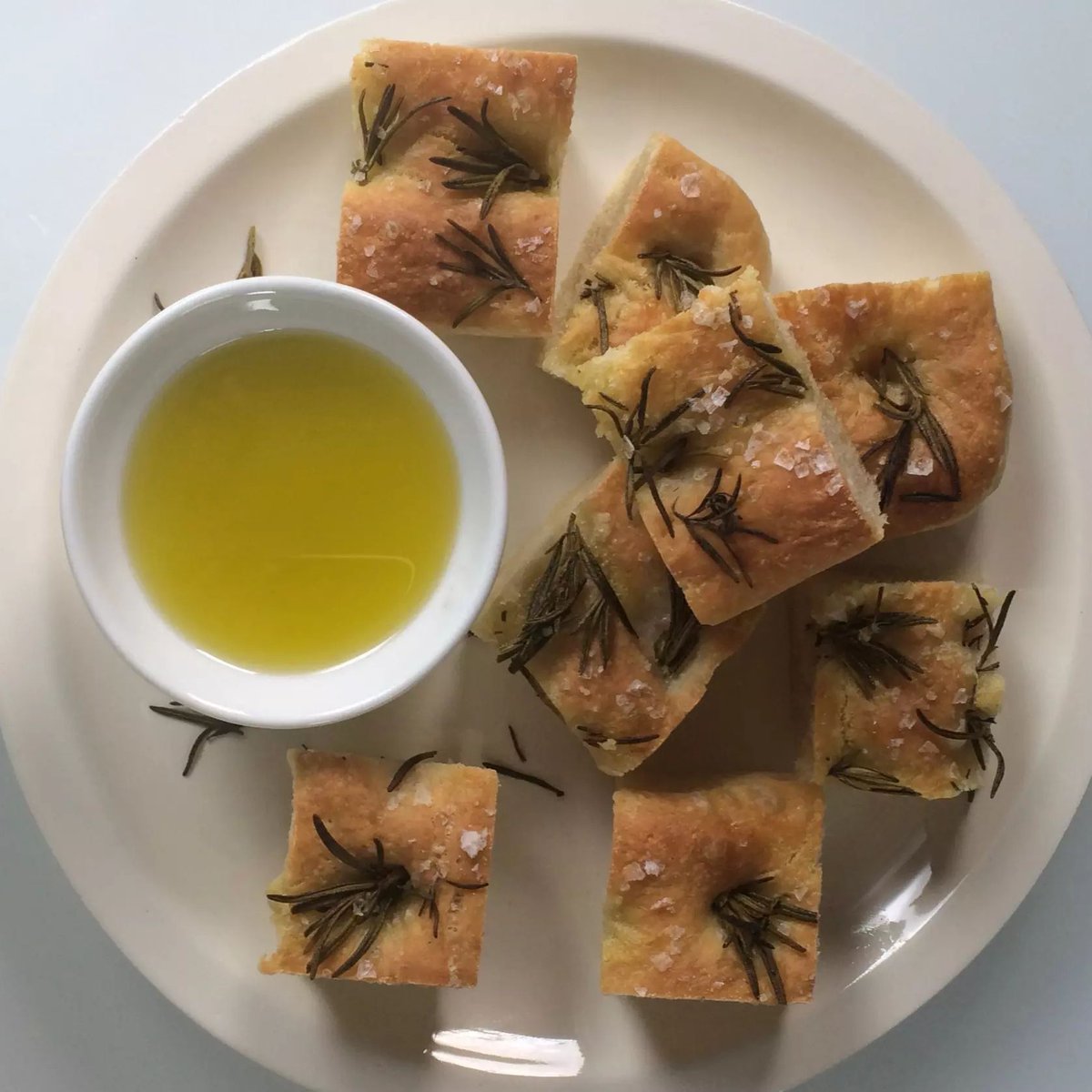 DeliaOnline's tweet image. Recipe of the Day: Focaccia. For any first time bread maker, this is a great recipe to try. You can watch how easy it is to make Focaccia in Delia's Online Cookery School here: l8r.it/KSq0

#recipeoftheday #cooking #breadmaking #focaccia #italianbread 
#easyrecipe