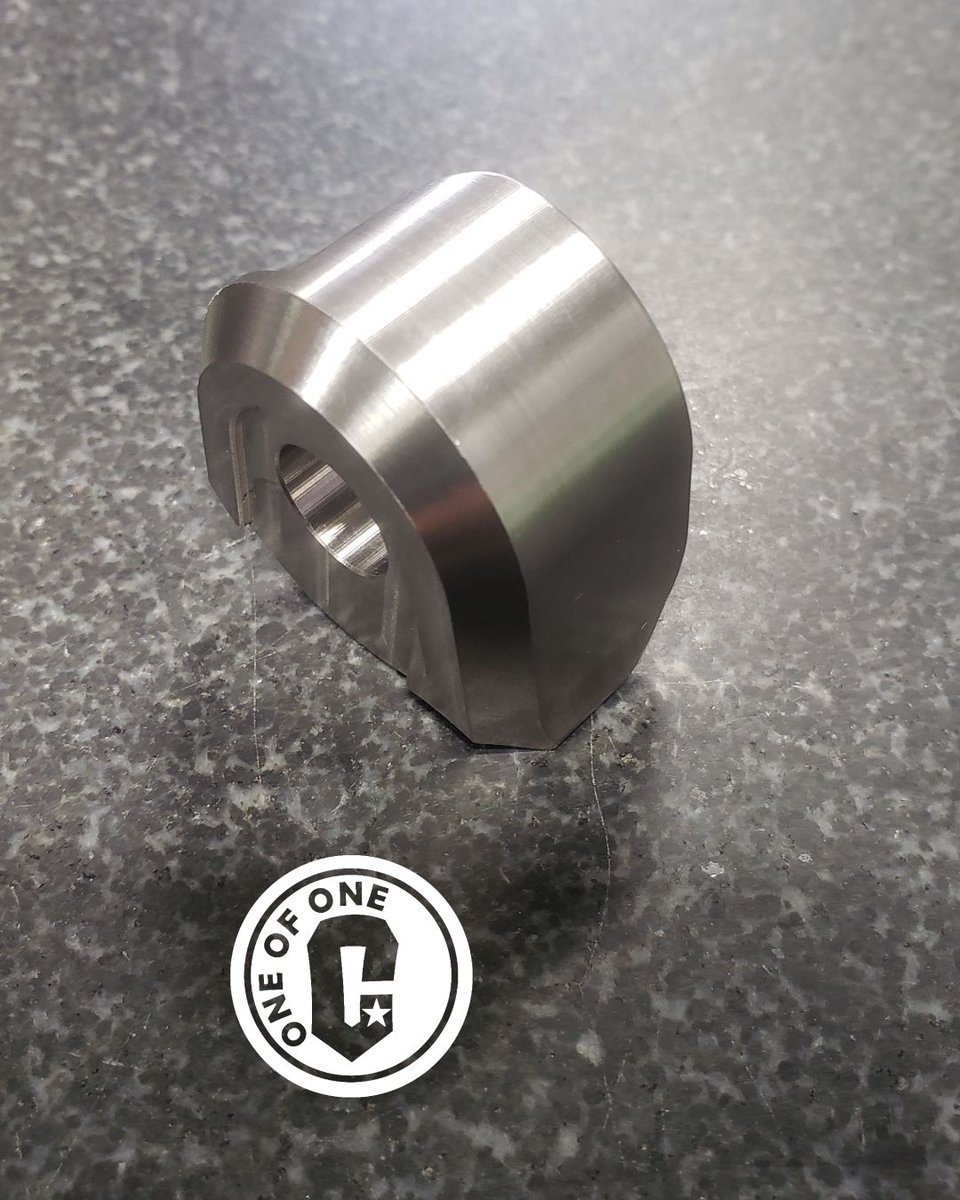 CapitolBicycles's tweet image. Capitol’s first venture into custom dropouts is here! 🚴‍♂️ Our compact, elegant design, based on the SRAM UDH system, is now manufactured in steel, stainless steel, and titanium. Innovation meets craftsmanship! 🔧✨  #CapitolBicycles #CustomDropouts #SRAMUDH #BikeTech
