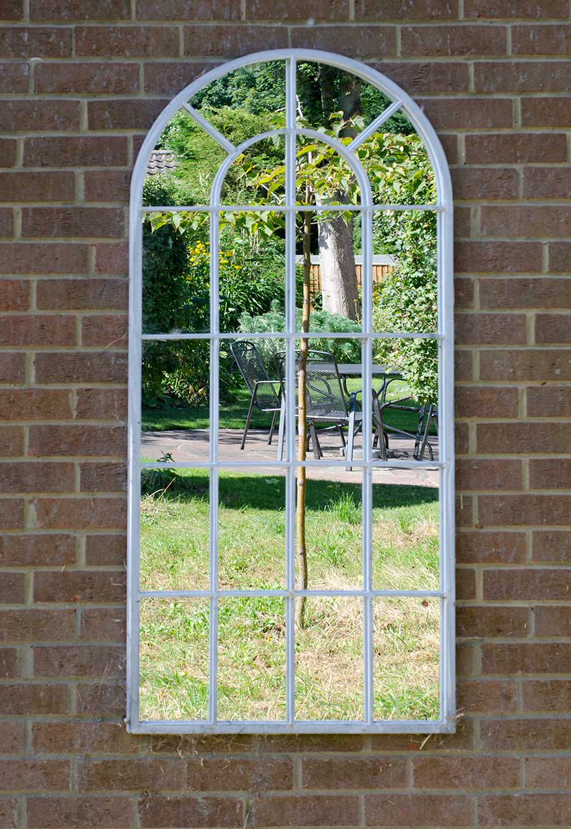 Jazz up your outside space with a #bespokemirror
#Mirrors in the garden are becoming increasingly popular with keen gardeners as they add a more unique touch of flair &amp; with clever placement, can add to the illusion of extra space or doubling the greenery!
ow.ly/IEZb50VG55S