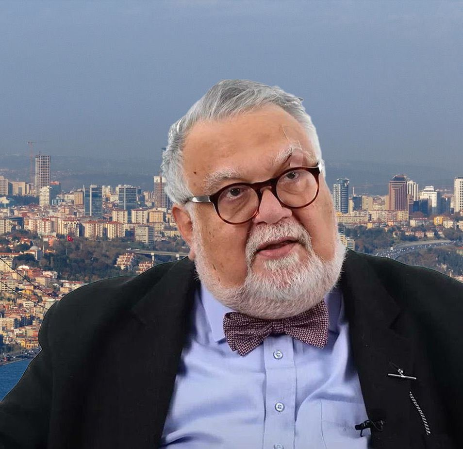 Celal Şengör: “Bu saatten sonra yapılacak en akıllaca iş, İstanbul'dan taşınmaktır.”

————
#deprem Yıkım Kandilli WhatsApp #earthquake Sallandık #SONDAKİKA Dikkat Naci Görür