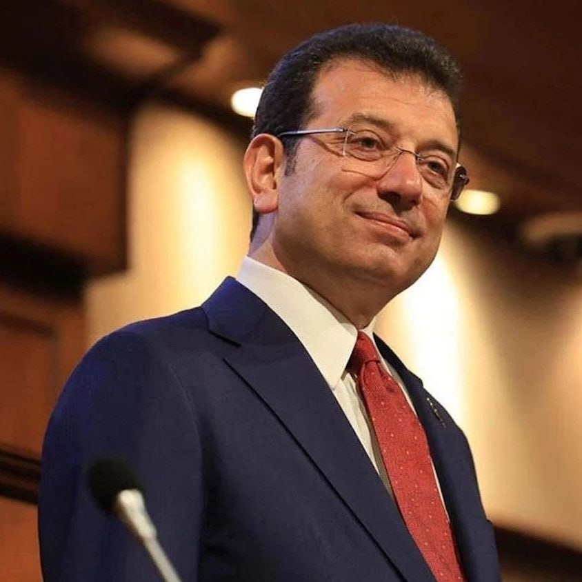 Aradaborsaci's tweet photo. Celal Şengör: 

"Ben umutsuzum, 99 Depremi'nden sonra hiçbir şey yapmadık. 

Biraz bir şey yapmak isteyeni hapse attık."

#Deprem #Yıkım #Kandilli #Sallandık #Artçılar https://t.co/zwEqRp9Fud