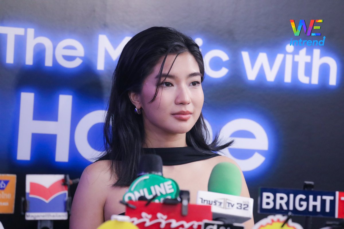 weintrend_tv's tweet photo. "ก้อย อรัชพร" ช่วงสัมภาษณ์ ในงานเปิดตัวนวัตกรรมเครื่องใช้ไฟฟ้าล่าสุดจากซัมซุง ภายใต้วิสัยทัศน์ AI HOME ที่มาพร้อมกับแนวคิด "Screens Everywhere"

#Goyyog #ก้อยอรัชพร
#BESPOKEAI #SamsungBespoke 
#Samsung   #HomeAI https://t.co/hwQgNAl78m