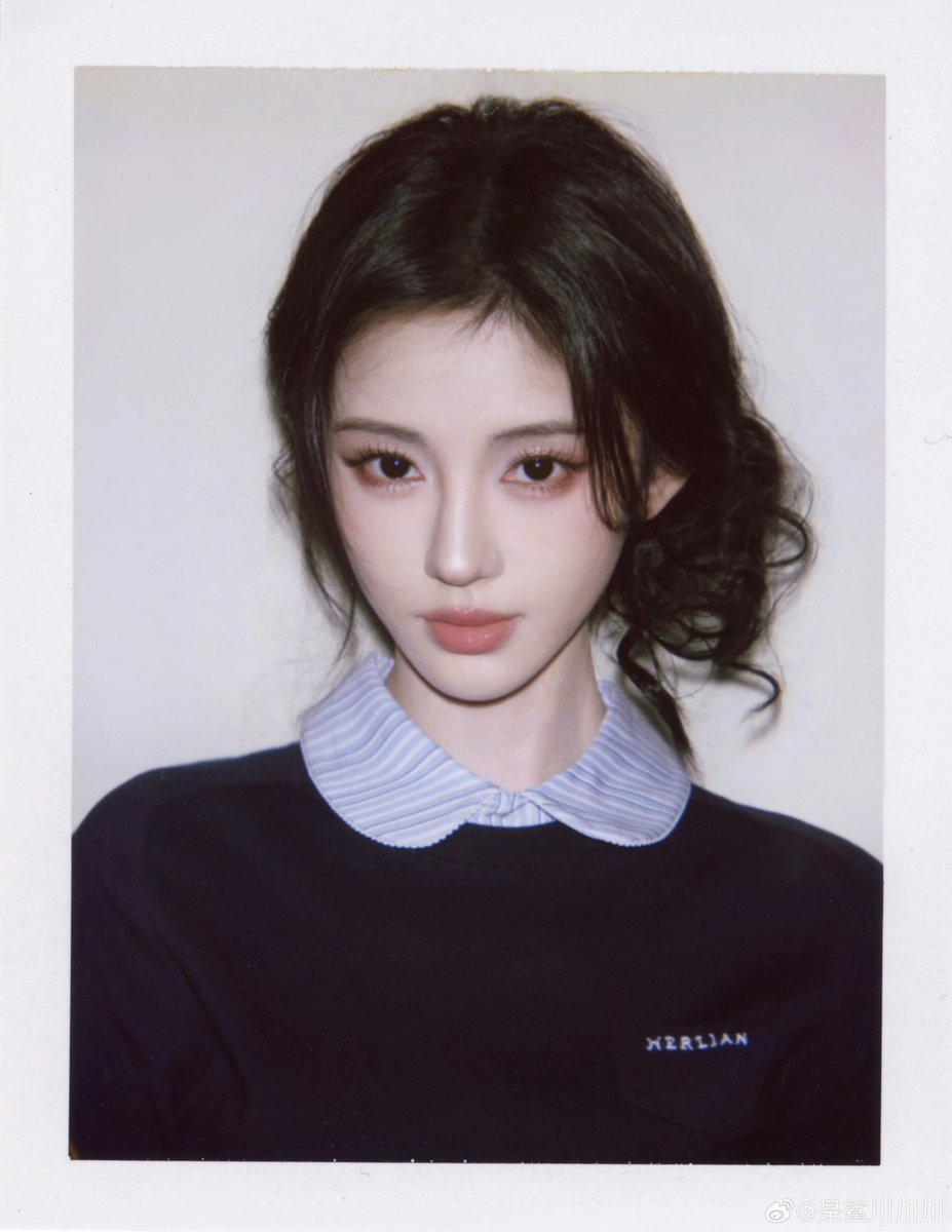 allforxiaoju's tweet photo. Polaroid peel-apart film photographs of #JuJingyi, taken by 是鲨川川川

#鞠婧祎 https://t.co/7Hezj80F6A
