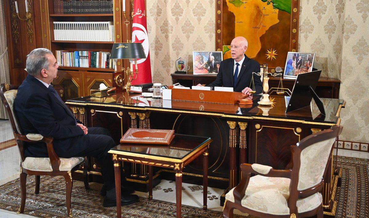 تناول رئيس الجمهورية #قيس_سعيّد في اللقاء الذي جمعه عصر هذا اليوم، الثلاثاء 22 أفريل 2025 بقصر قرطاج، بالسيد الصادق المورالي وزير الشباب والرياضة، مشروع قانون الهياكل الرياضية #TnPR.