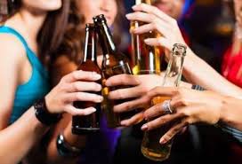 neurosalus's tweet image. ‼️ Consumir más de 8 bebidas alcohólicas a la semana se relaciona con lesiones cerebrales y alzhéimer
Solo los bebedores moderados tienen un 60% más de riesgo de sufrir lesiones vasculares en el cerebro que aquellas personas que no lo hacen nunca
🌐 alcoholismo.neurosalus.com