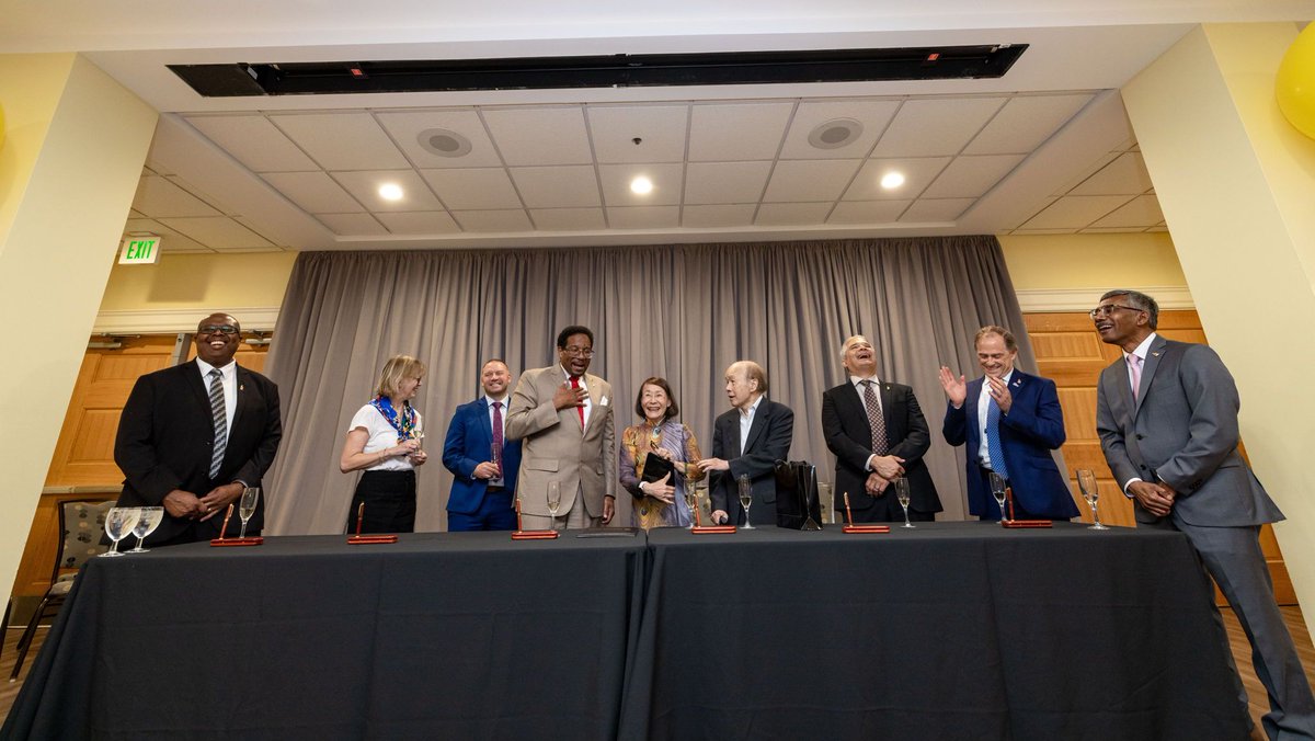 Merrill College @ Maryland (@merrillcollege) on Twitter photo So grateful to Kimmy Duong for pledging $1 million to establish the Giving Back Maryland Promise Scholarship! The program will fund need-based awards for Merrill College and <a href="/UMDPublicPolicy/">UMD Public Policy</a> undergrads from MD or D.C. The gift will be matched dollar for dollar as part of the So grateful to Kimmy Duong for pledging $1 million to establish the Giving Back Maryland Promise Scholarship! The program will fund need-based awards for Merrill College and <a href="/UMDPublicPolicy/">UMD Public Policy</a> undergrads from MD or D.C. The gift will be matched dollar for dollar as part of the