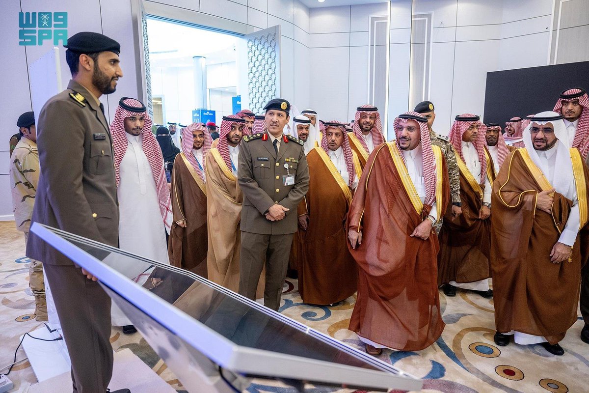 أمير القصيم يرعى حفل الحملة الشاملة السادسة لجامعة القصيم في محافظة النبهانية.
spa.gov.sa/N2304722 
#واس_عام