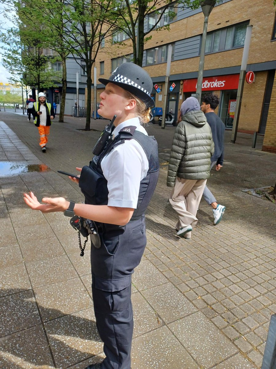 MPSNorthActon's tweet photo. SNT North Acton started the early shift day covering Icon Towers Island in regards to ongoing anti social behaviour issues at Tesco, Sainsbury and Ladbrokes. 
#yourlocalmet https://t.co/MtmAn8fAxW
