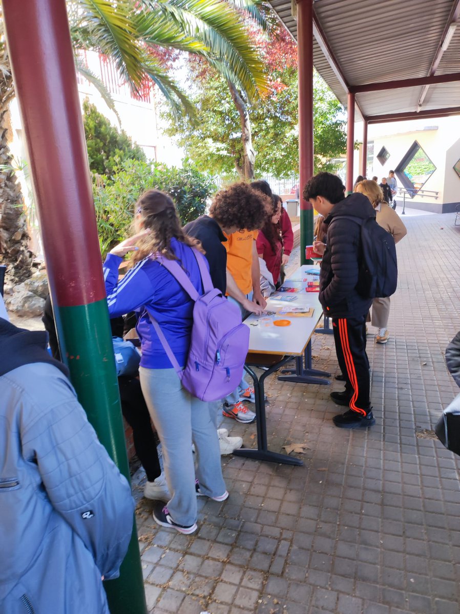 También por el #DiaDelLibro2025 desde la biblioteca organizaron un Mercadillo solidario de libros! #pradosantodomingo #venalprado #elpradosedivierte #somoselprado