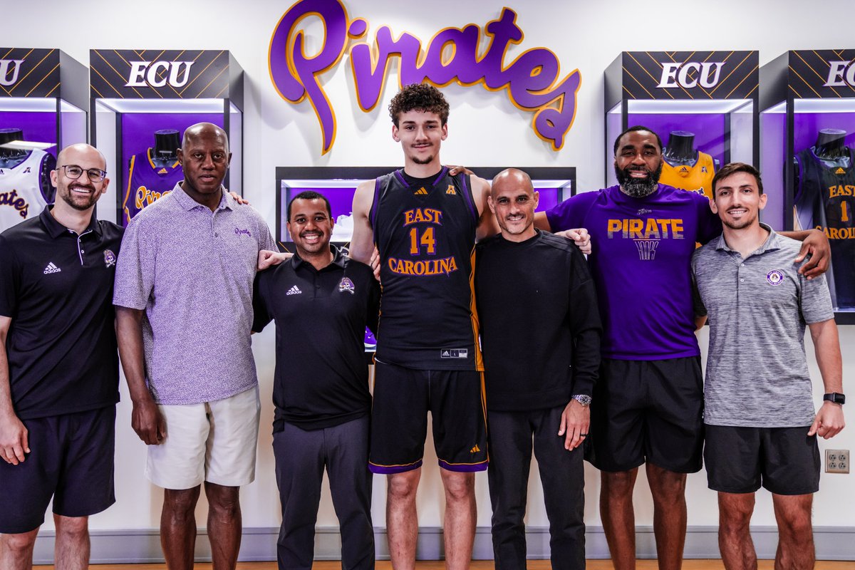 DelaurierEli's tweet image. I’m very fortunate to say that I’m going to be able to play for Coach Schwartz at ECU!
#Gopirates @EastCarolina