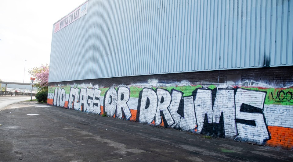 Fans of anti Catholic football club Rangers MOCKED the death of Pope Francis with graffiti after his death writing 'Papa Francesco is dead' 

Hours later, Celtic fans painted over it with graffiti of their own 
☘️  🇻🇦