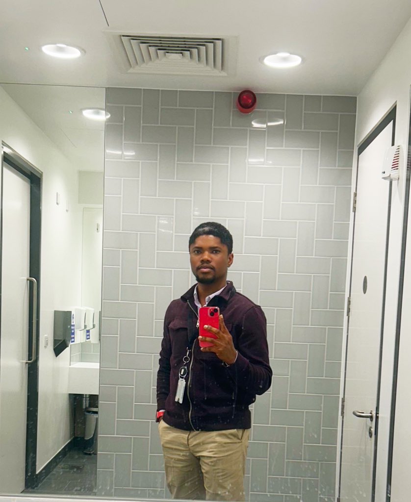 Staring at today’s hustle, smiling at tomorrow’s success. The grind looks good on me, init?😊