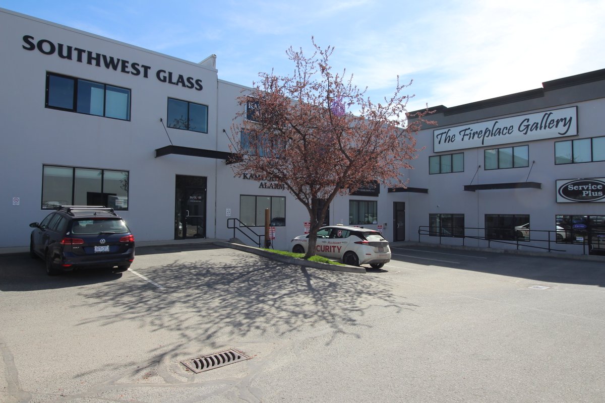 RossSpinaRemax's tweet photo. https://t.co/7LaUAlg2mO  office space for lease McGill Rd light industrial area former architect office https://t.co/kpqUL5BONd