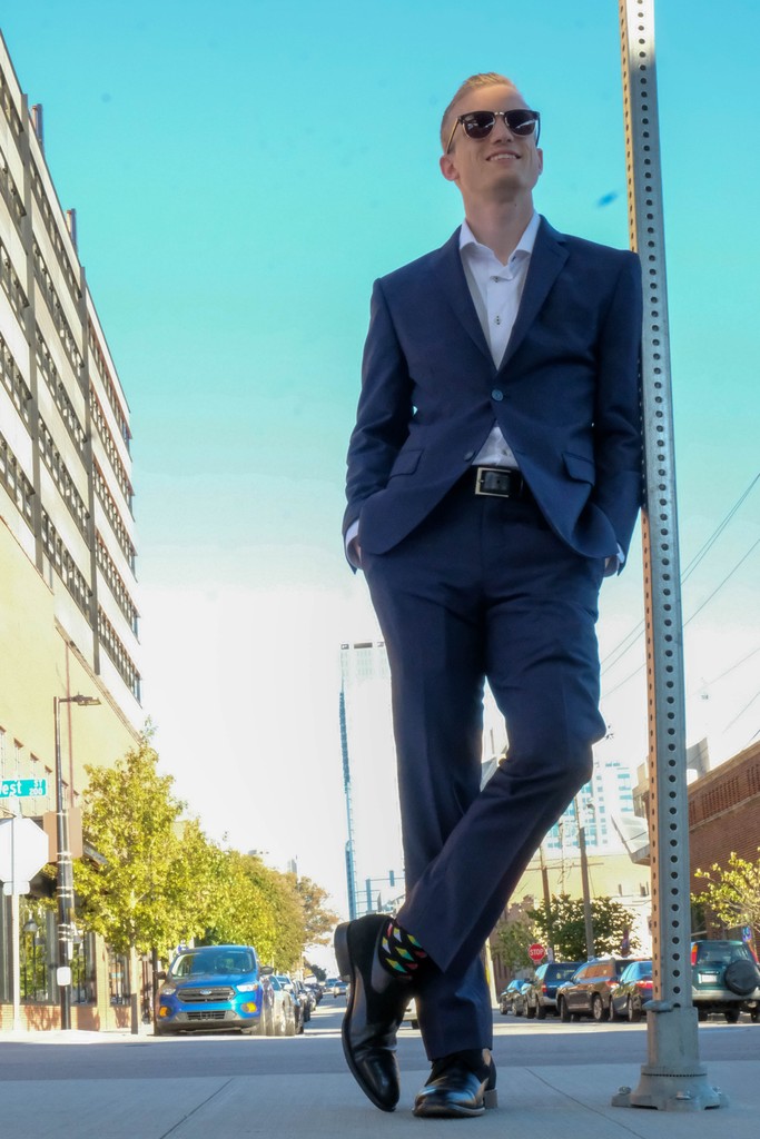 When your socks say, "I close deals and turn heads."😎🧦
Suit ✔️
Confidence ✔️
Exec Socks ✔️
#ExecSocks #StreetStyle