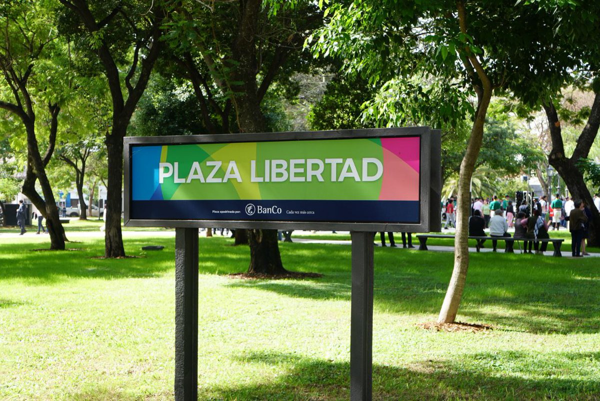 OliveraSandraOk's tweet photo. ¡Quedé maravillada con lo hermosa que quedó esta plaza! 🤩
Asistimos junto al cuerpo de ediles a la reinauguración de la plaza Libertad de nuestra ciudad, un emblema de su barrio y un verdadero punto de encuentro para todos los ciudadanos. 🙌🏻 https://t.co/DXqNiEop4d