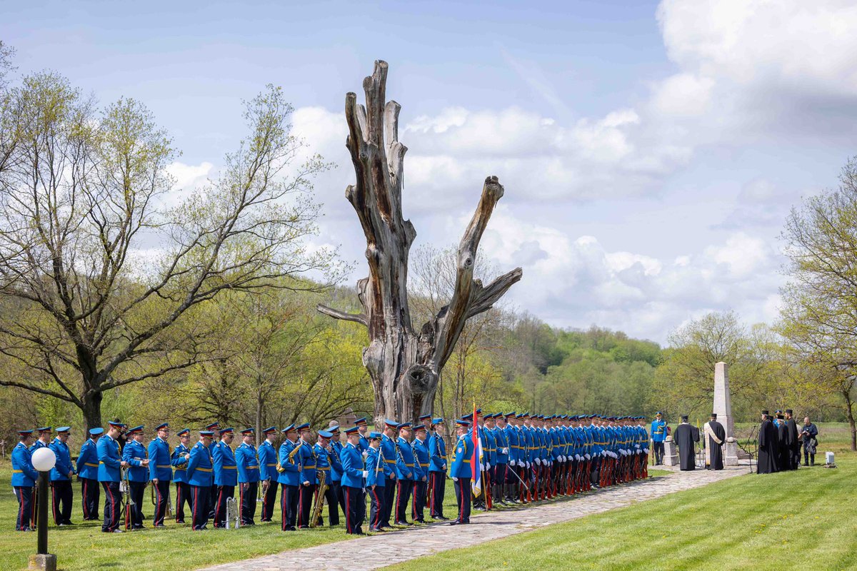 Министар за људска и мањинска права и друштвени дијалог Демо Бериша присуствовао је државној церемонији обележавања 210. годишњице Другог српског устанка у оквиру комплекса "Таковски грм" у Такову.