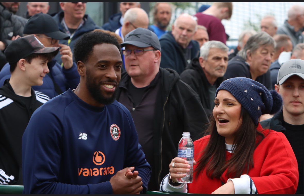 REPeformance's tweet photo. Great to catch up with players, staff and fans @WealdstoneFC vs Maidenhead as they approach the end of their season with 2 crucial games to play 💙
•
📸 @ronnieraffle https://t.co/Udxd81DWQA