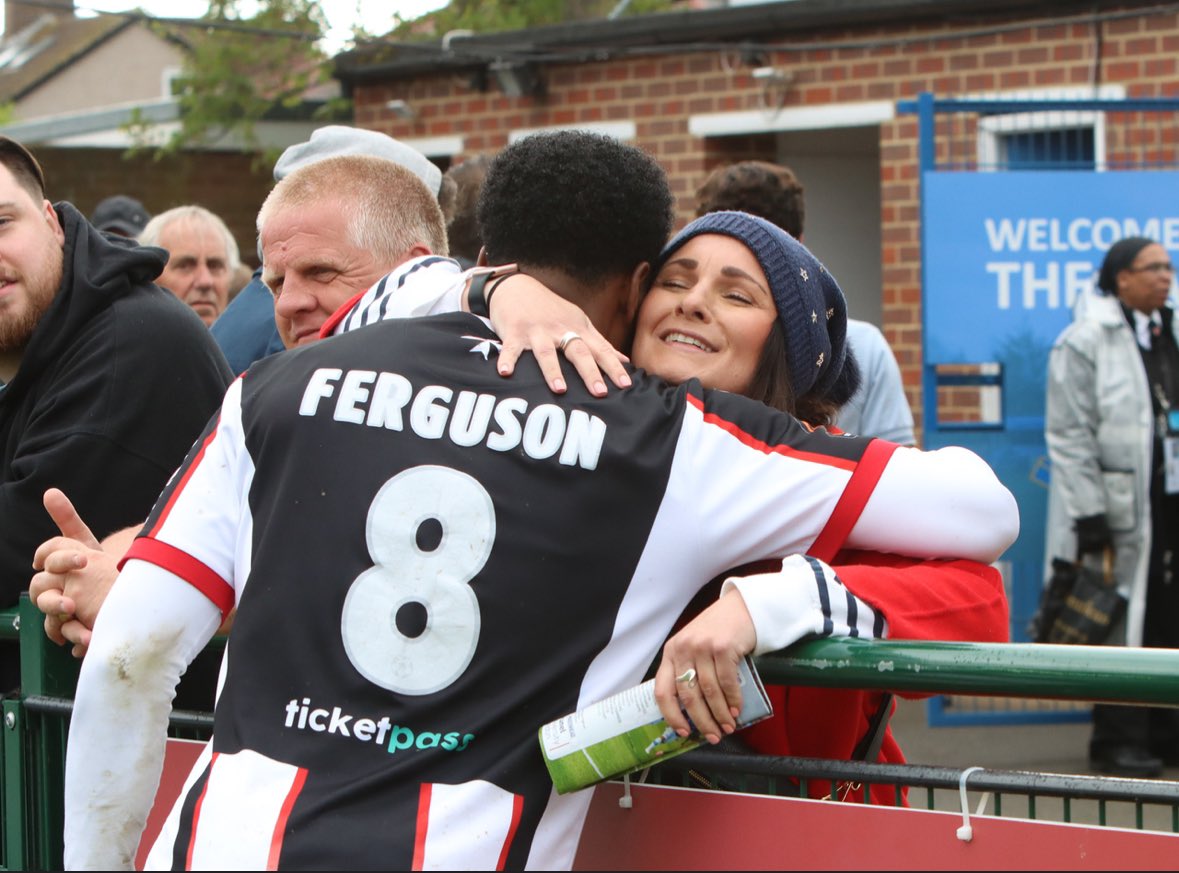 REPeformance's tweet photo. Great to catch up with players, staff and fans @WealdstoneFC vs Maidenhead as they approach the end of their season with 2 crucial games to play 💙
•
📸 @ronnieraffle https://t.co/Udxd81DWQA