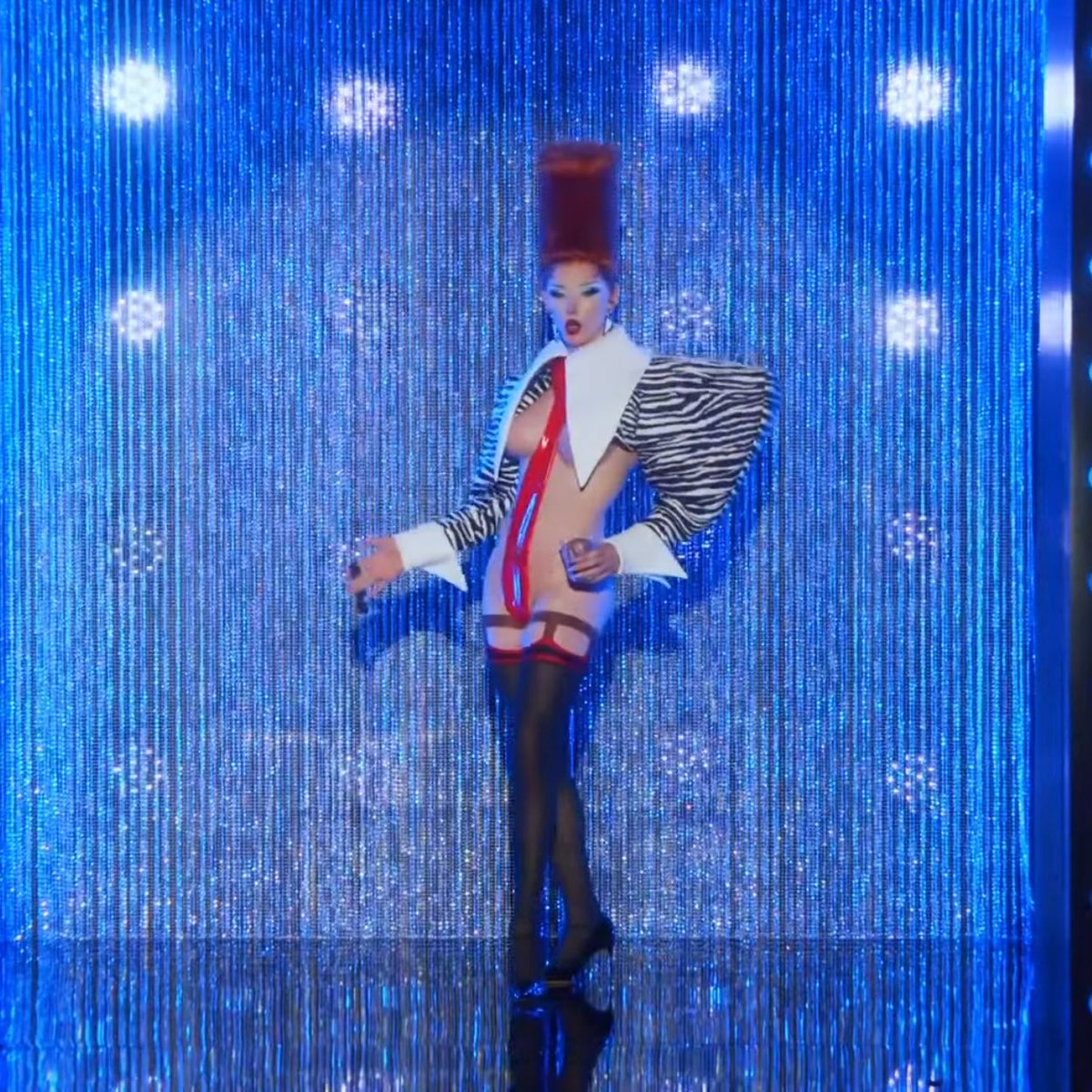 BlazesAccount's tweet photo. BOSCO???? THIS LOOK OMG #DragRace #AllStars10 https://t.co/j7LwhrNJhi