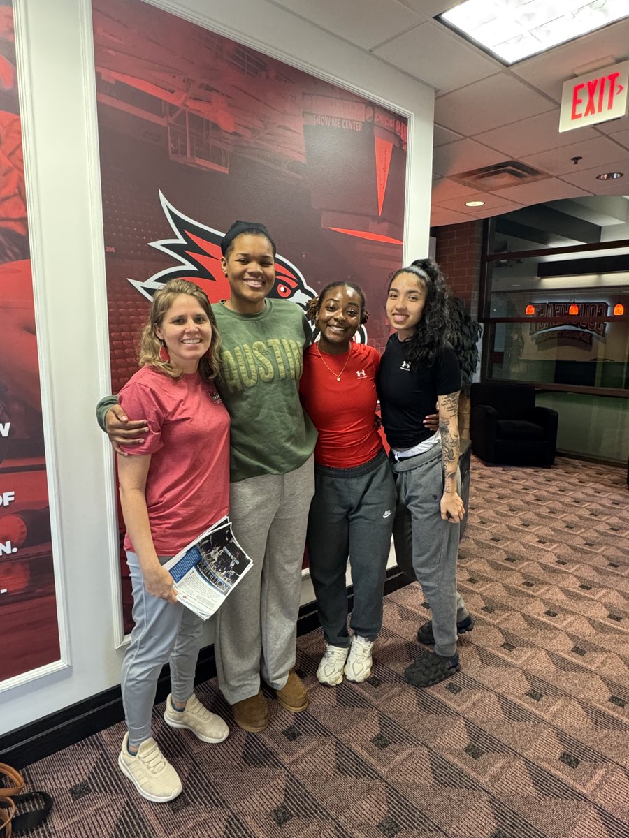 SEMO Women’s Basketball (@officialsemowbb) on Twitter photo HUGE shoutout to Dr. Amy Moore for giving our team a rundown on proper nutrition to fuel us both on and off the court‼️🏀 
#FeelinRowdy x #SwordsUp HUGE shoutout to Dr. Amy Moore for giving our team a rundown on proper nutrition to fuel us both on and off the court‼️🏀 
#FeelinRowdy x #SwordsUp
