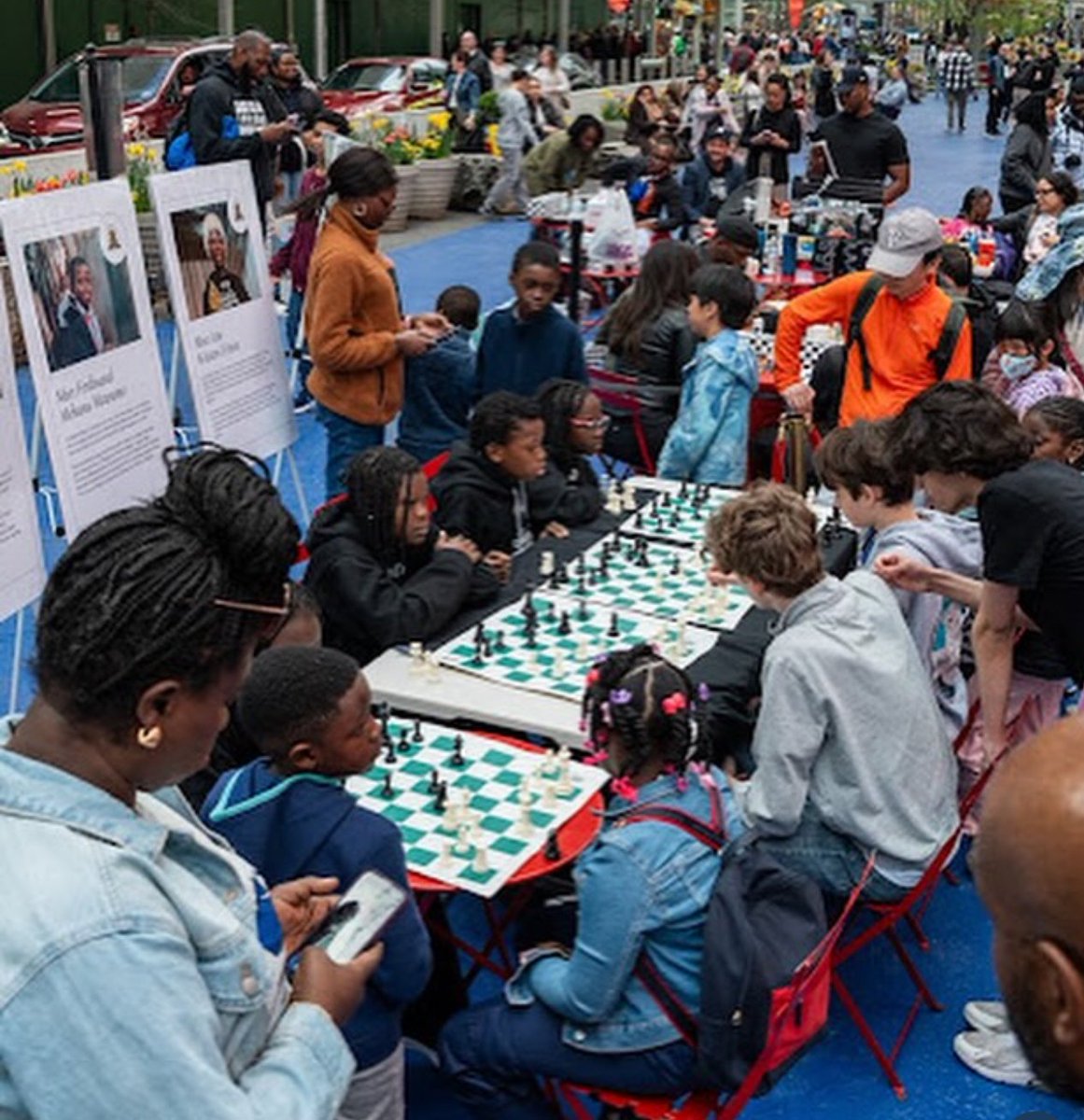 64 hours! Yet another example of Nigeria’s resilient spirit.

Big congratulations to <a href="/Tunde_OD/">Tunde Onakoya</a> who partnered with American chess master <a href="/CoachShawnMar/">Shawn Martinez</a> to set a new world record for the longest chess marathon, right at the heart of Times Square!

Surrounded by kids from Chess in
