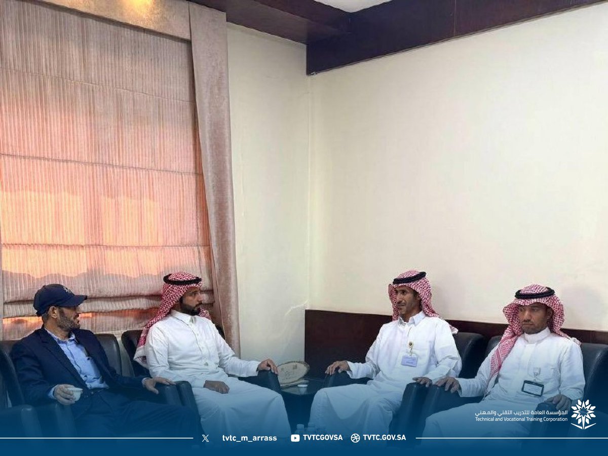 #أسبوع_البيئة_2025 

شارك المعهد ممثلاً في مديره ووكيله ومتدربيه في تدشين #إسبوع_البيئة وذلك بالشراكه مع مكتب وزارة البيئة والمياه والزراعة في المحافظة وذلك من خلال إستزراع وغرس الشتلات تحت شعار #بيئتنا_كنز

#التدريب_التقني