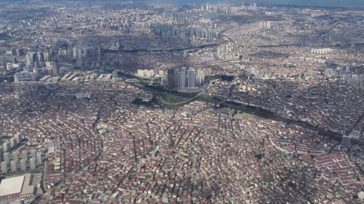 İstanbul güzeldi ama sağlam bir zeminde yaşamak daha güzel. Bu yüzden en etkili çözüm bu sehirden uzaklasmak
#istanbuldeprem #DepremiUnutmaUnutturma #depremistanbul #DepremDemek