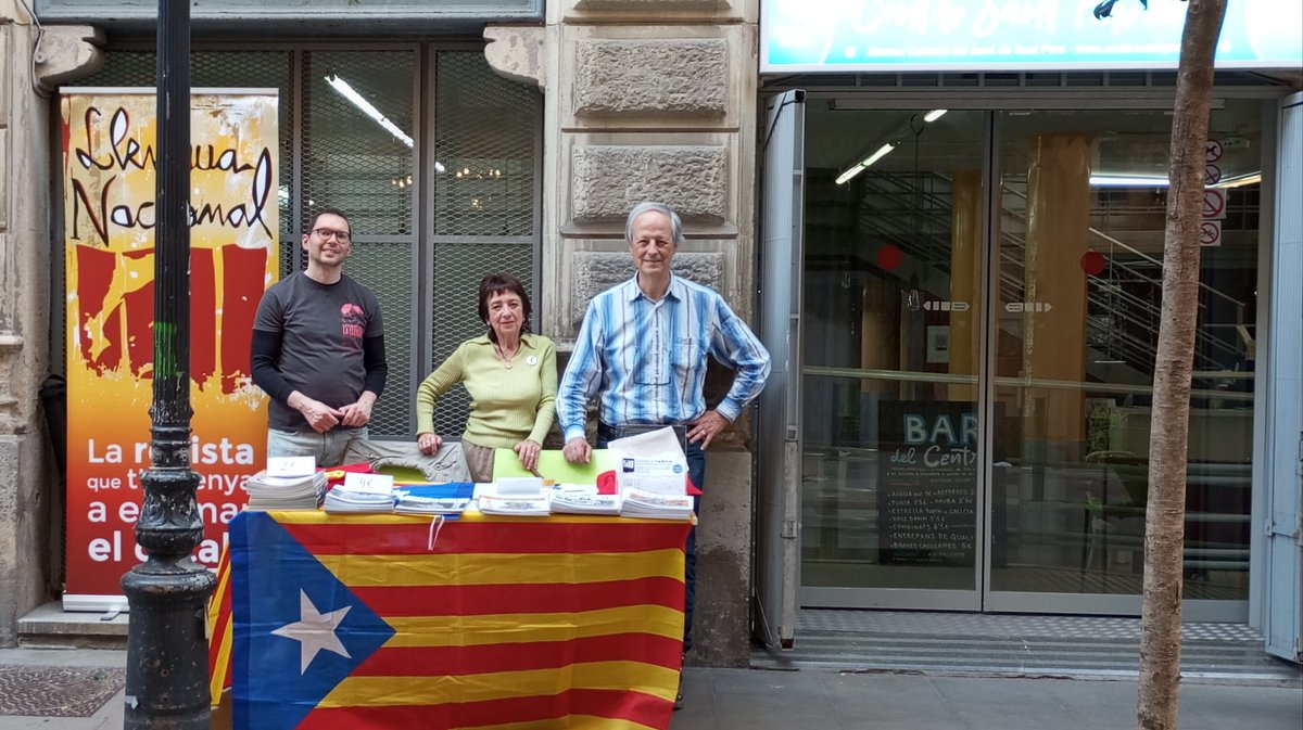 Parada de Llengua Nacional al C. del Rec, 21-23 de Barcelona. 
T'hi esperem 📖