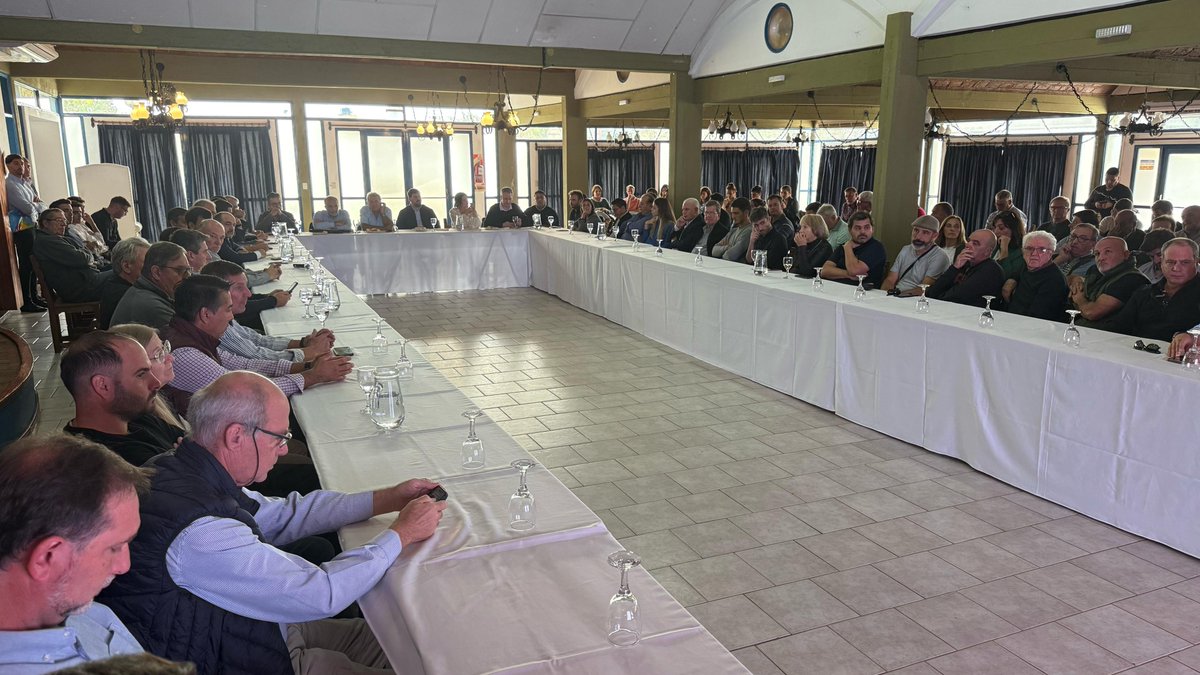 MinAgriCba's tweet photo. #Laboulaye I Reunión de trabajo del ministro de Bioagroindustria, Sergio Busso, junto a sus pares de Infraestructura y Servicios Públicos, Fabián López y de Cooperativas y Mutuales, Gustavo Brandán, legisladora Victoria Busso. https://t.co/uqpB4LeuJw