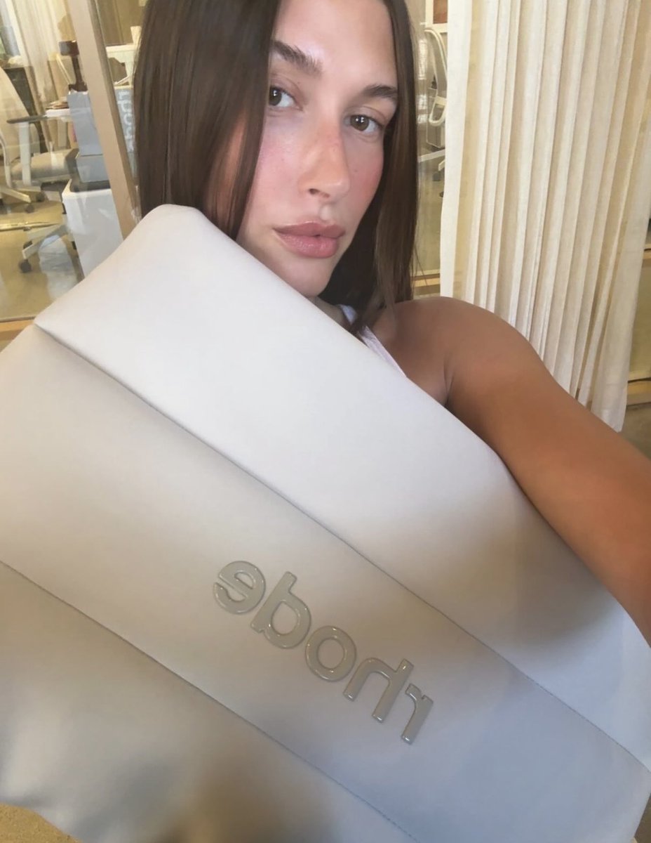 haileybfits's tweet photo. Rhode x Apple collaboration? It’s giving laptop case…. 👀 https://t.co/jEHqbhSOM2