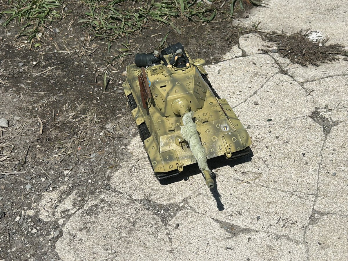VFreakbee's tweet photo. This is some of my better work if I do say so myself, it took a little longer but it’s really nice. Please let my know what you think #armormodel #tanks #hobby #wwii #Germany https://t.co/zNrX2EXZoC