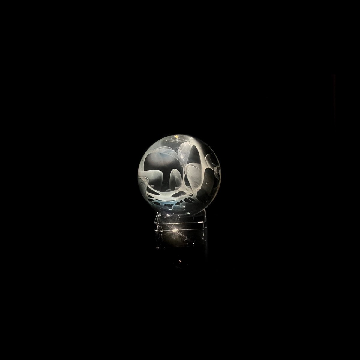 ECoastCurations's tweet photo. This large skull marble  from Bob Snodgrass is now available on our website at https://t.co/61HYPH666v

#eastcoastcurations #thankbobforursnoddy #bobsnodgrass
#bobsnodgrass1946 #snodgrassfamily
#snodgrassfam https://t.co/p5JmgxK9IX