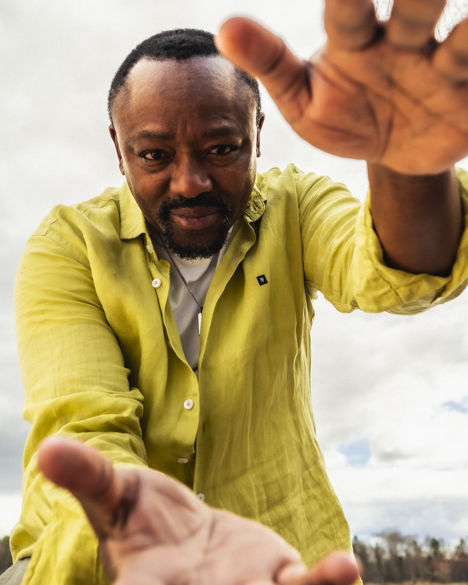 25 years later, the mic still fits like home 🤭
OmoLuther is back with "Better Day" and "Oya";  a soulful reminder that time can pause, but talent never fades.  
Stream the new release here- snd.click/mreb