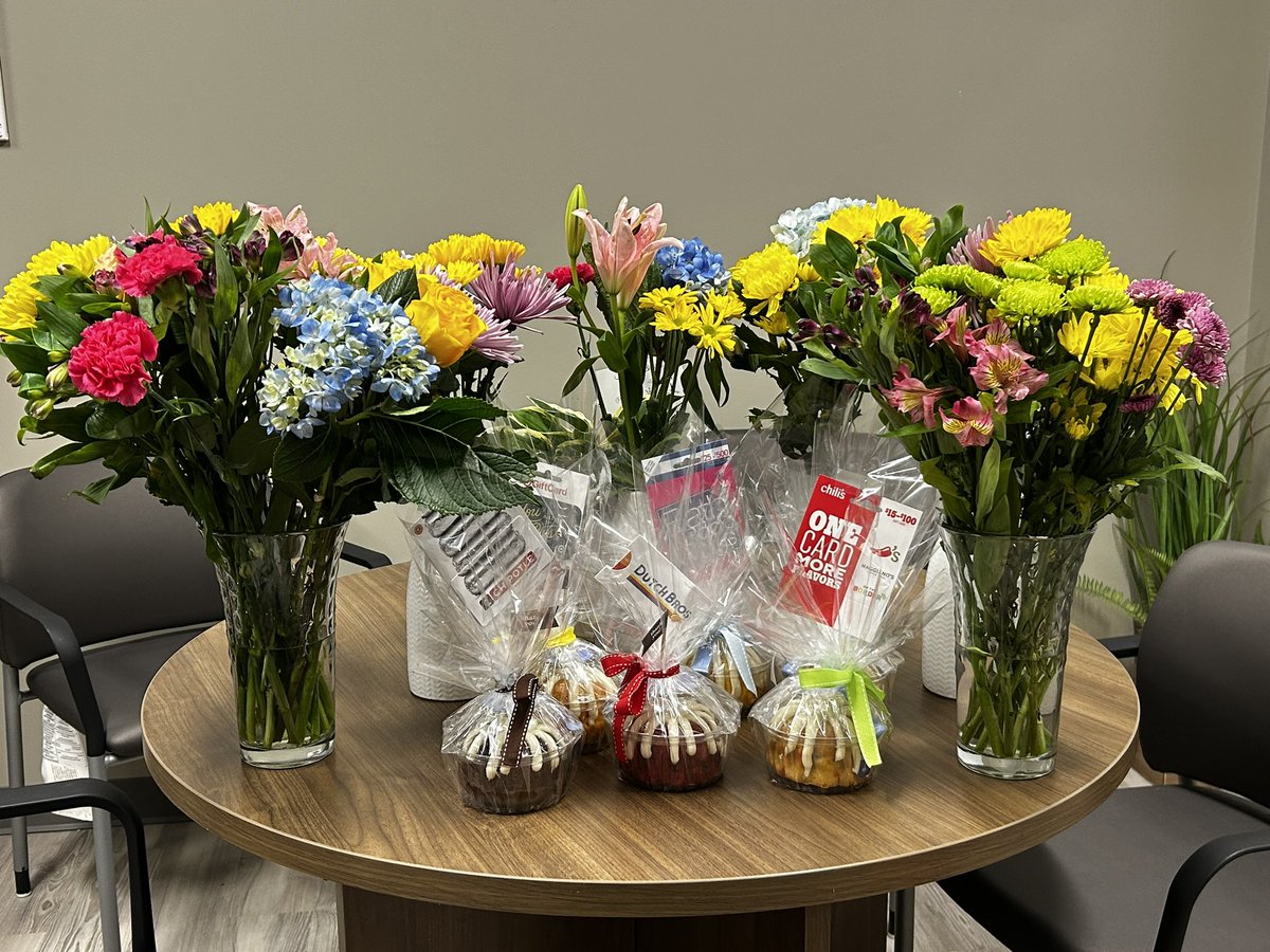 Braeburn Elementary (@braeburn_hisd) on Twitter photo Happy #AdministrativeProfessionalsDay 🎉 Today we honor the incredible administrative professionals who keep everything running smoothly! Your hard work, dedication, and attention to detail are truly appreciated. Thank you for all you do! 🙌🏼#ThankYou Happy #AdministrativeProfessionalsDay 🎉 Today we honor the incredible administrative professionals who keep everything running smoothly! Your hard work, dedication, and attention to detail are truly appreciated. Thank you for all you do! 🙌🏼#ThankYou
