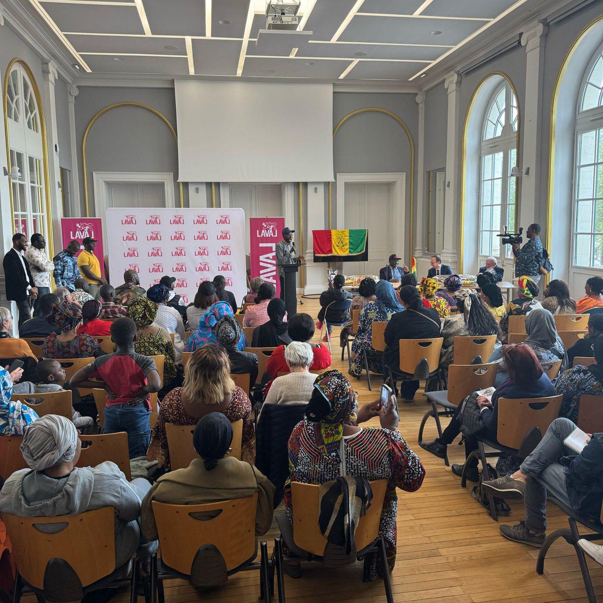 Un honneur d’avoir accueilli M. Senkoun Sylla, ambassadeur de Guinée, à #Laval pendant la #SaisonGuinéenne ! 

Merci aux associations pour leur engagement et leur passion. 

Apprenons à nous connaître, non pour nous observer, mais pour regarder ensemble dans la même direction. 🙌