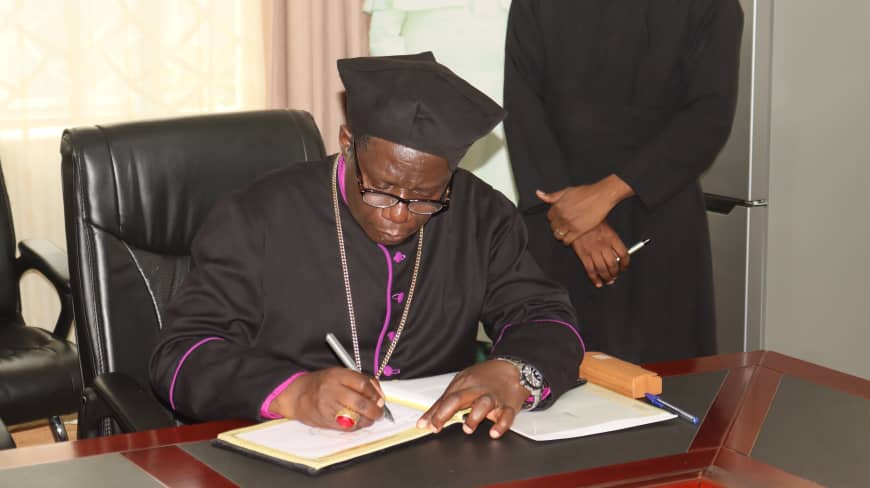 BishopsVoice's tweet image. Yesterday Bishop Moses Banja led a team of clergy from Namirembe to @Lubagacathedral & conveyed a heartfelt Condolence message to the Catholic Church on the passing of Pope Francis. @ChurchofUganda_
@coufamilytv @Archbp_COU @Kiwamirembe_Off @NamirembeYouth @FathersUnion