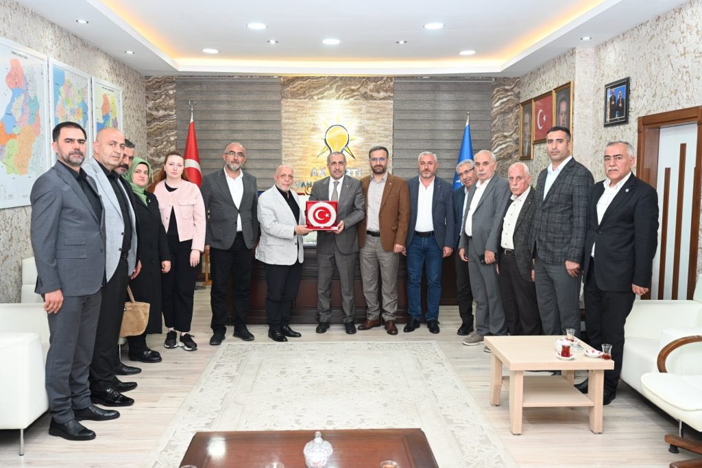ARSLAN’DAN AK PARTİ VAN İL BAŞKANI ARVAS’A HAYIRLI OLSUN ZİYARETİ

HAK-İŞ Konfederasyonu ve HİZMET-İŞ Sendikası Genel Başkanımız Mahmut Arslan, 23 Nisan 2025 tarihinde AK Parti Van İl Başkanı Abdulahat Arvas’a hayırlı olsun ziyaretinde bulundu.

Ayrıntılar 👇