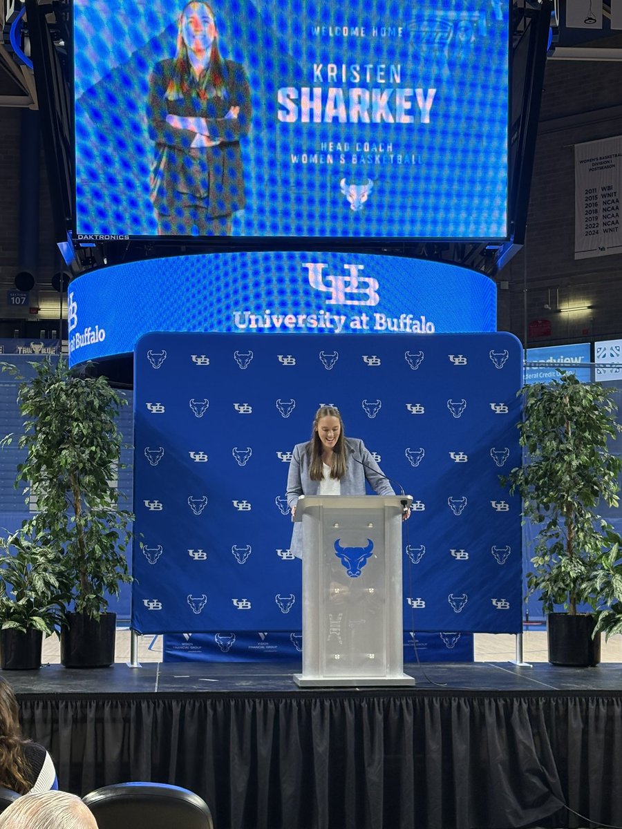 ScottSwenson4's tweet image. A welcome home to the new @UBwomenshoops 14th Head Coach Kristen Sharkey.