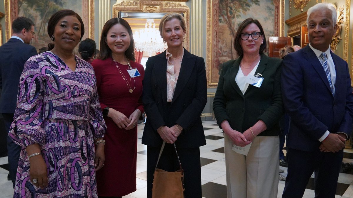 Royal Circular tweet media