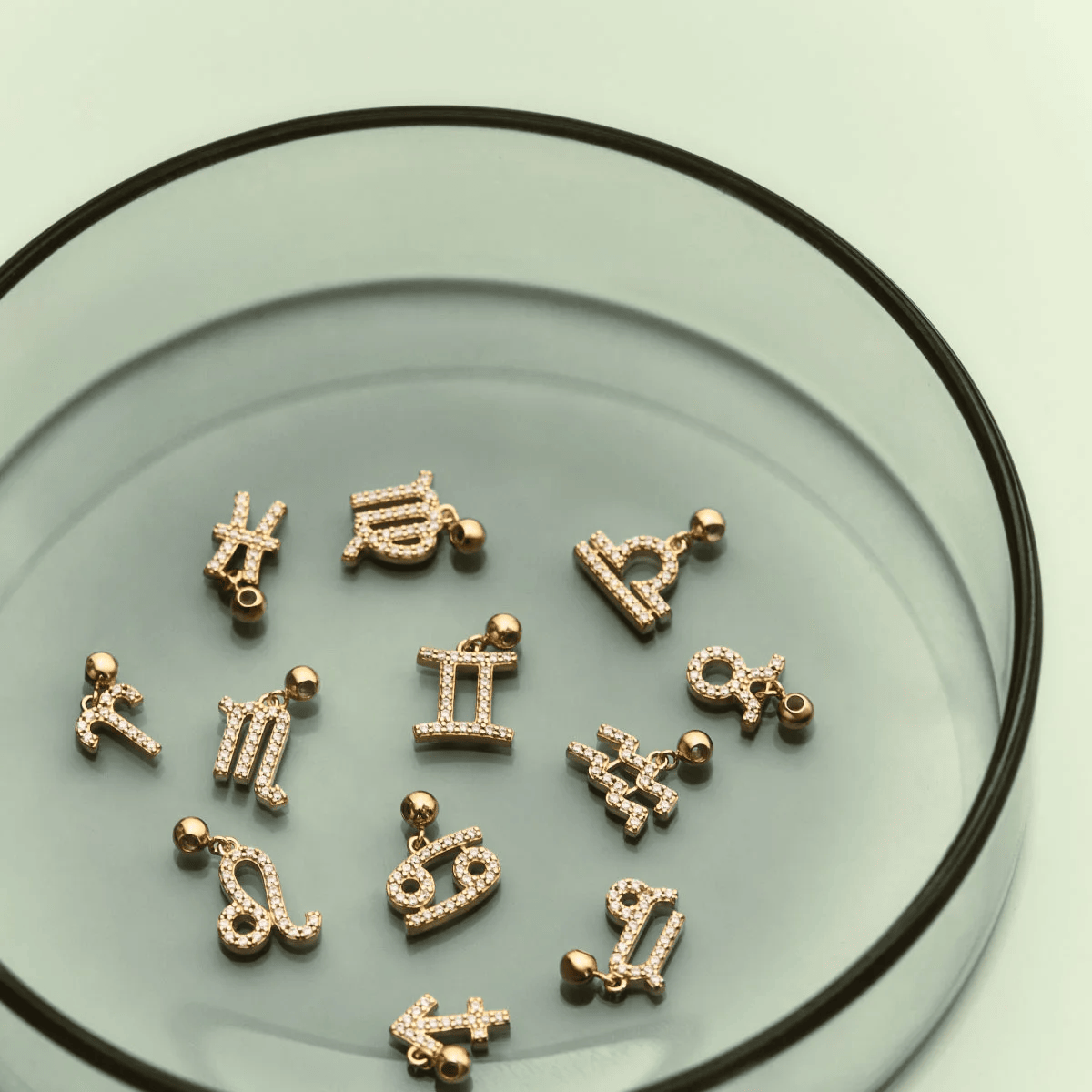 The PDPAOLA zodiac charms capture the essence of the twelve astrological signs and are crafted with 18k gold-plated silver and white zirconia 💫

Free delivery on all PDPAOLA zodiac charms at John Greed Jewellery 👉 bit.ly/4cHCCkN