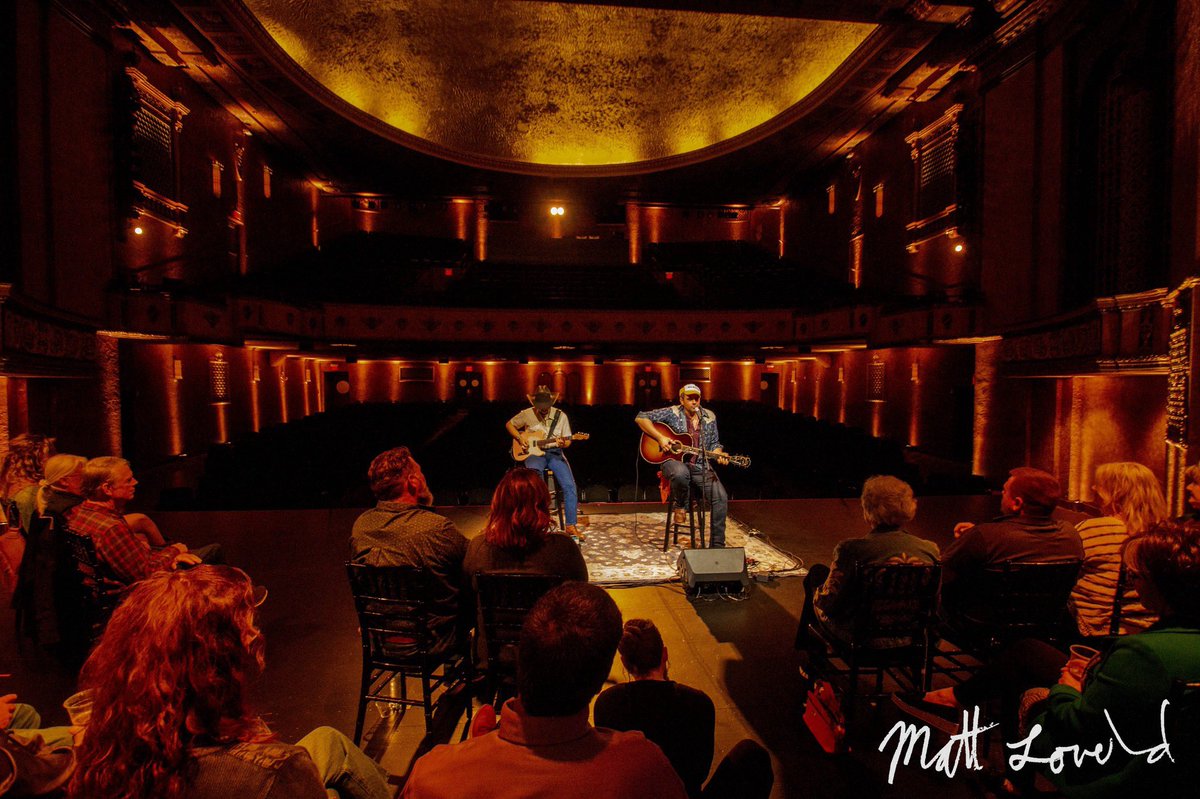 DeitraMagPhotos's tweet photo. Ghost Light Sessions, featuring Lyal Strickland, at the Gillioz Theatre
3/17/2025
You can check out this series when you subscribe to the Gillioz Theatre on YouTube!
•
#lyalstrickland | #gillioztheatre | #ghostlightsessions | #downtownsgf | #music | #photography https://t.co/bk3GNeJQw6