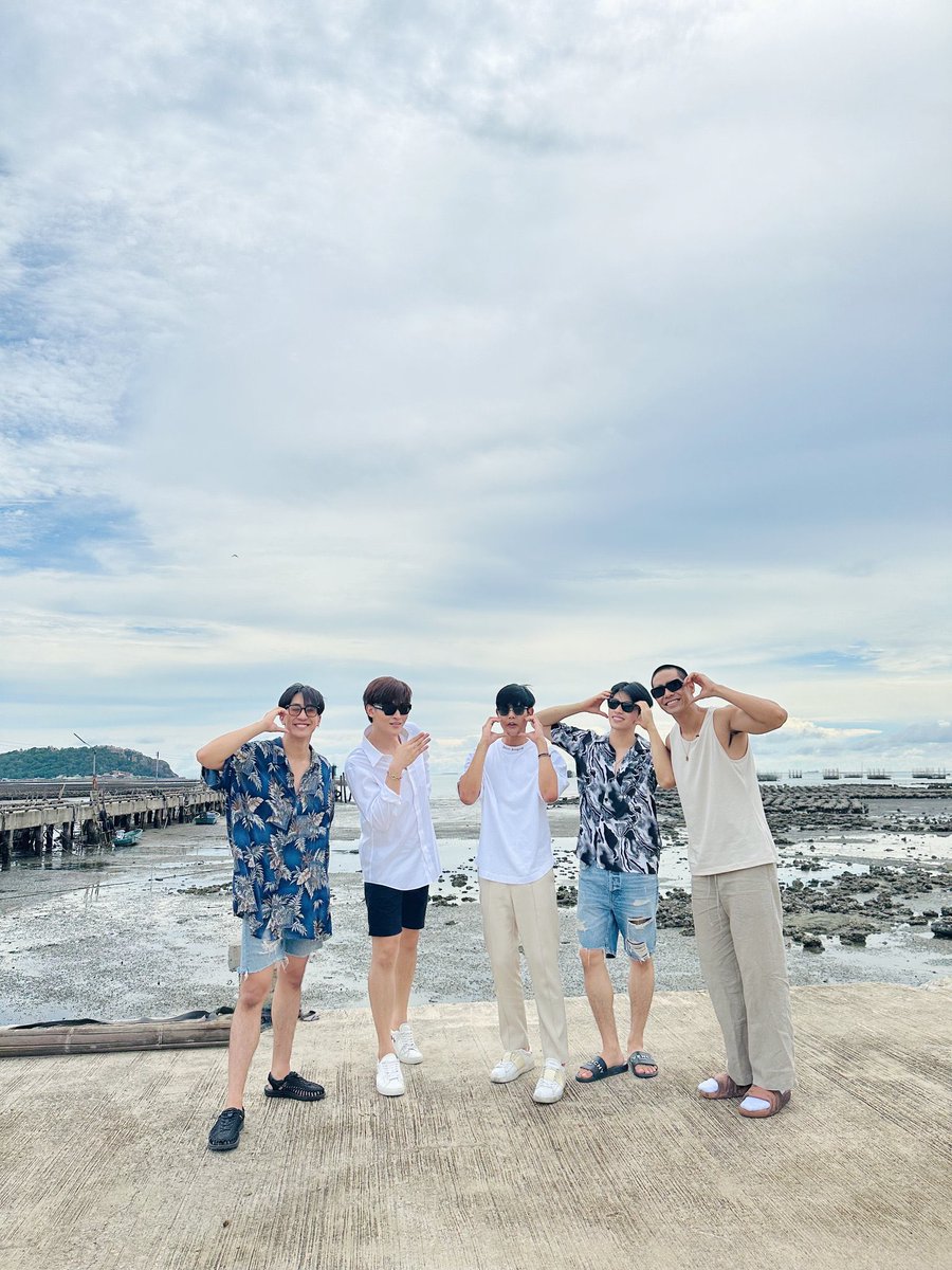 BiiHyunee_'s tweet image. Does it ever drive you crazy
Just how fast the night changes?

ช่วยด้วย คือชั้นอีโมมากกกก🥹😭🫶🏻💖

#poompps
#ohmthitiwat
#atomnathaphop
#tawannawinwit
#guidekantapon