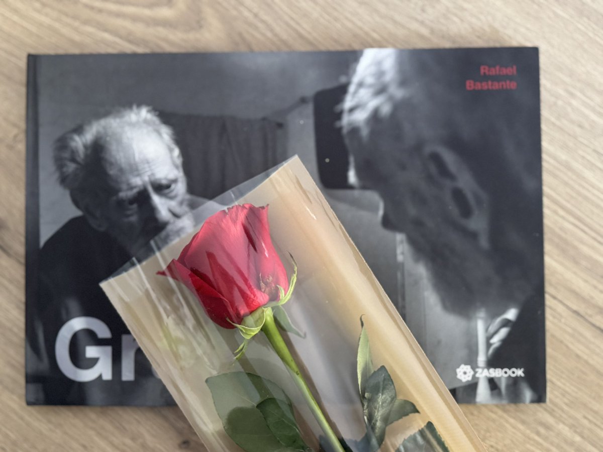 Feliz Día del Libro. Feliç Sant Jordi. Gracias, <a href="/BastanteRafael/">Rafa Bastante</a>